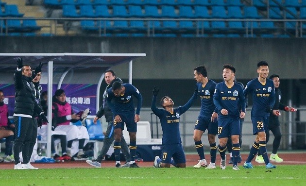 Giovanni van Bronckhorst is leaving China after just a year - Bóng Đá