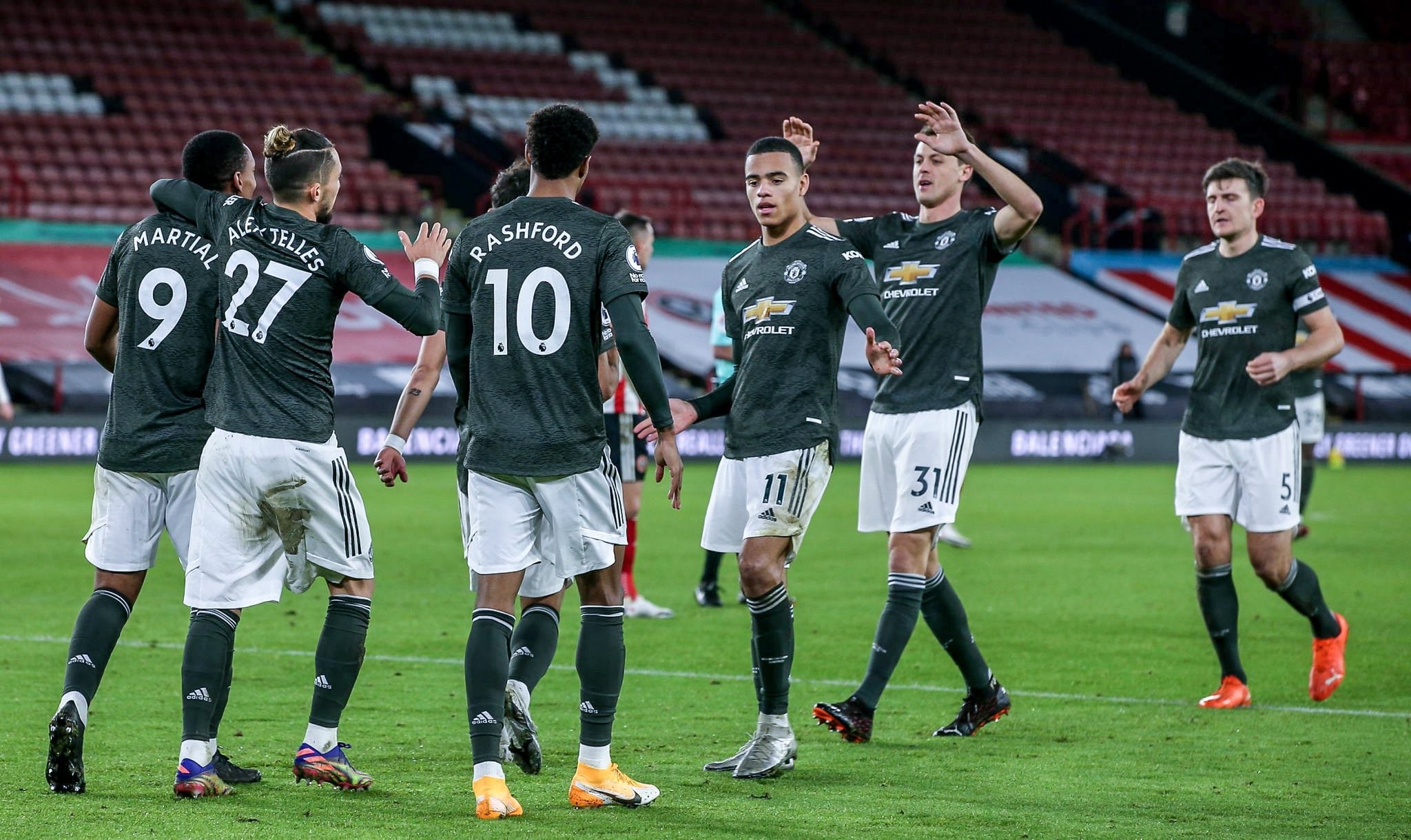 Manchester United are the 3rd team in Premier League history to win 10 consecutive away games: - Bóng Đá