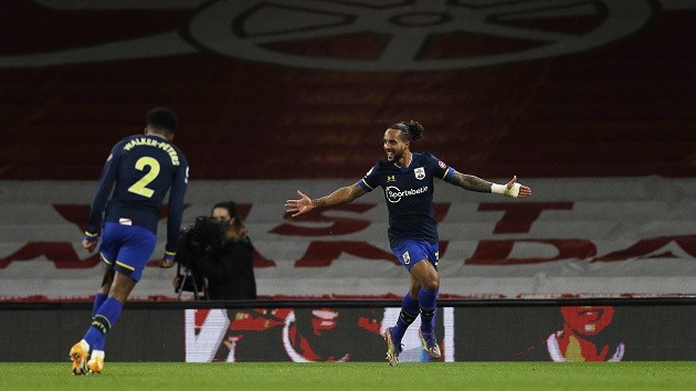 Cựu cầu thủ ăn mừng trước Arsenal - Bóng Đá