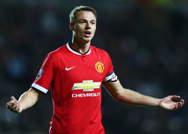 Manchester United 'eye shock move to bring Jonny Evans BACK to Old Trafford'... with the defender's Leicester contact set to expire in seven months - Bóng Đá