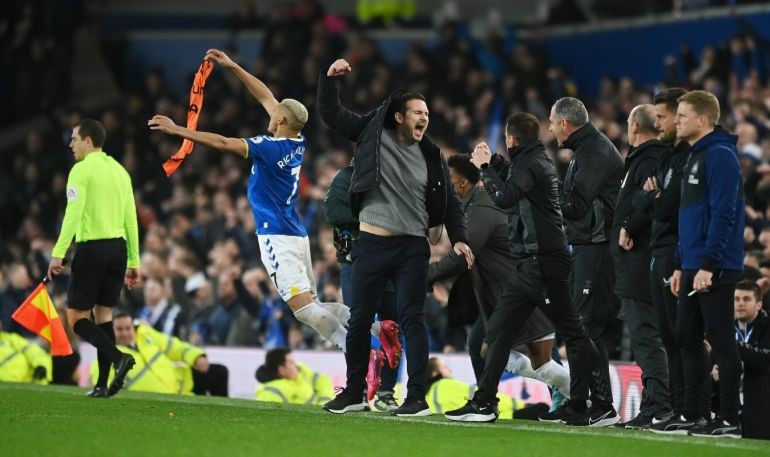 Frank Lampard breaks his hand celebrating Everton’s winner against Newcastle - Bóng Đá
