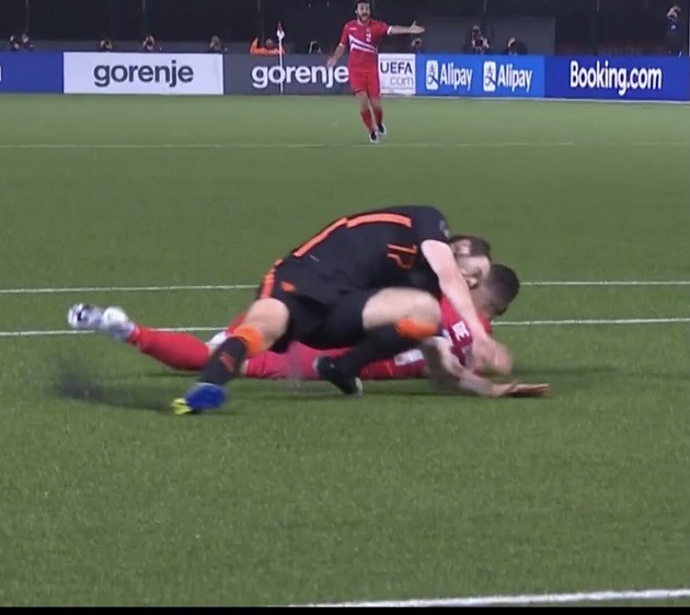 Blind chấn thương - Bóng Đá