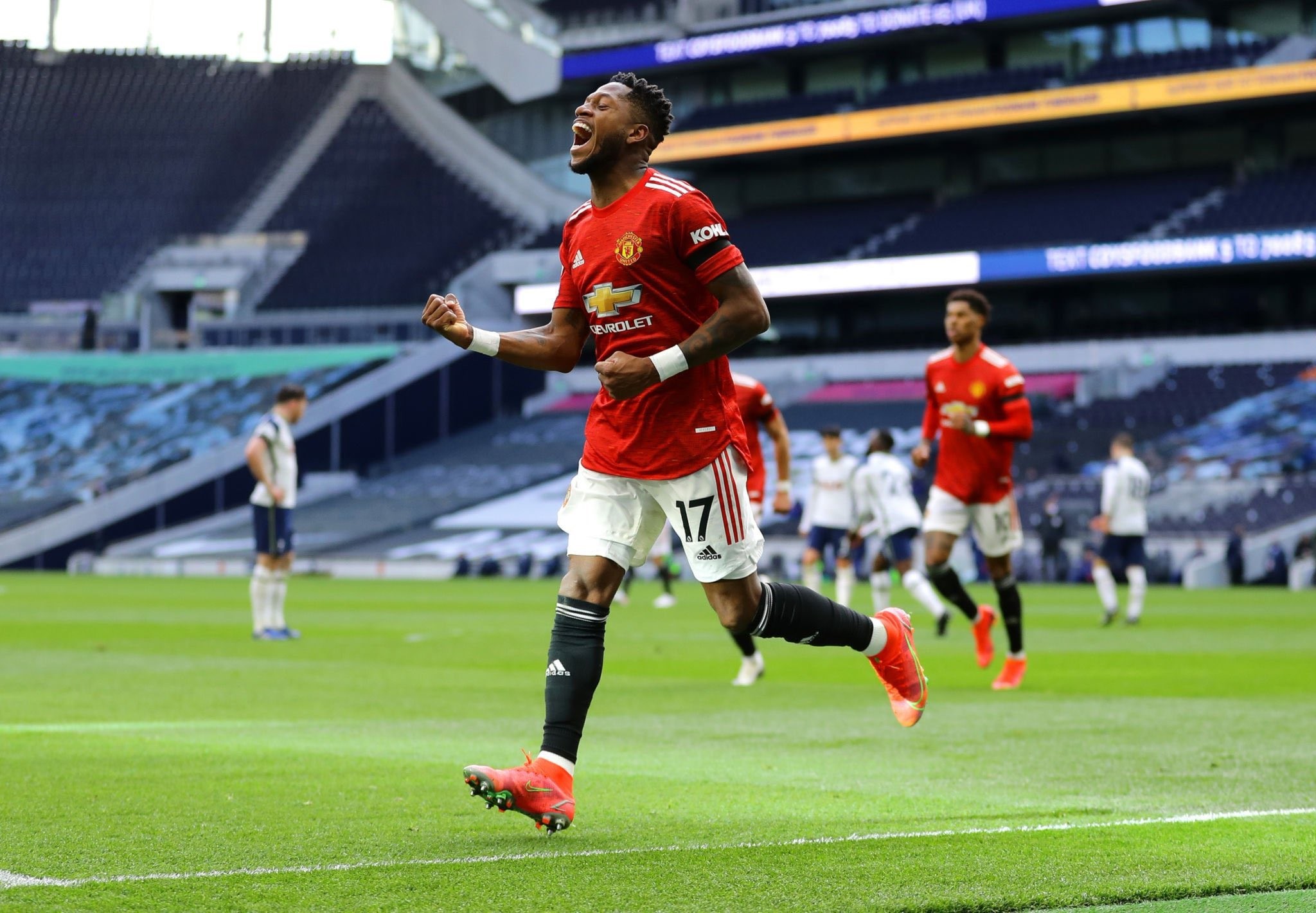 10 thống kê Spurs 1-3 M.U: 