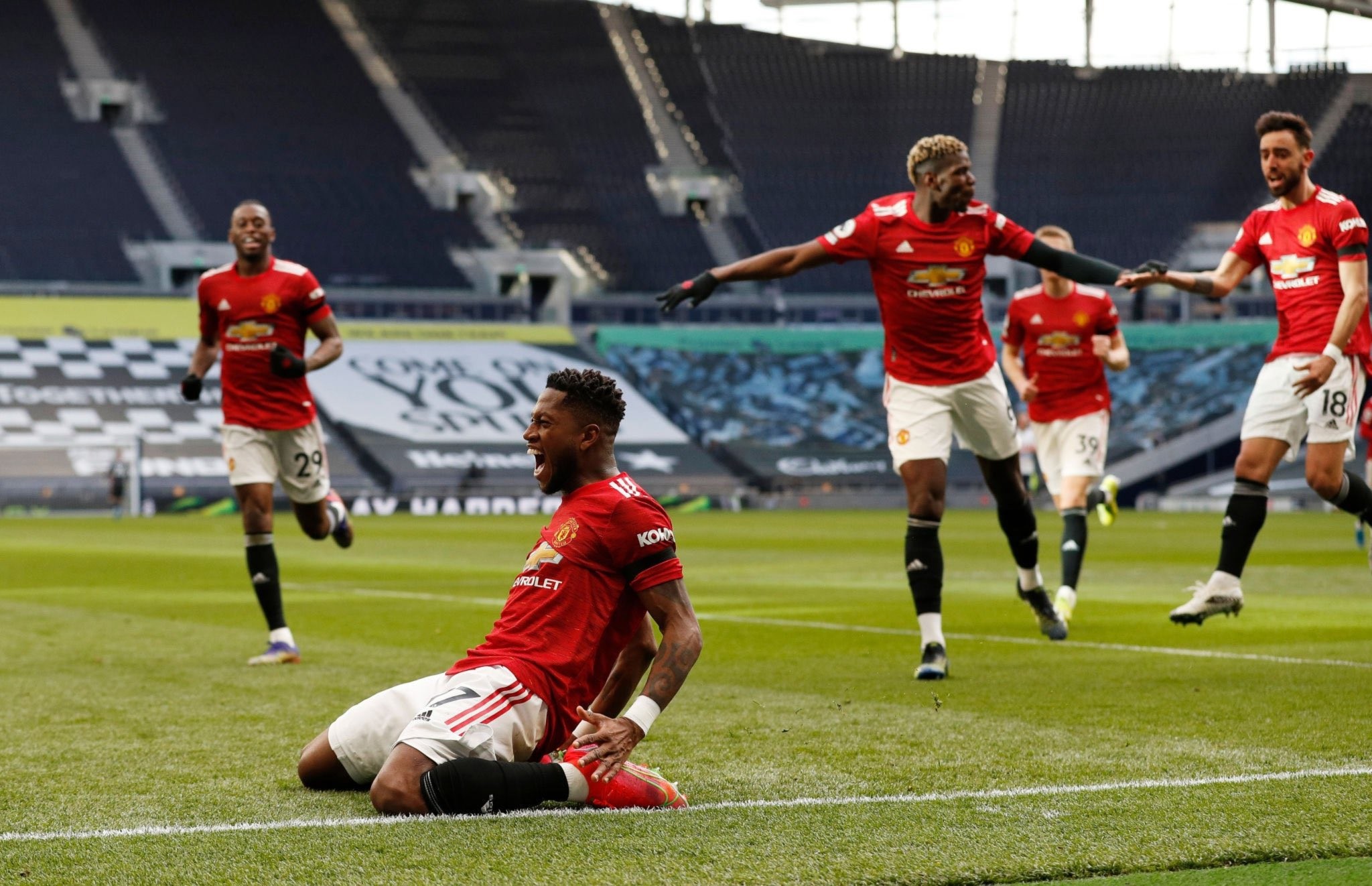 10 thống kê Spurs 1-3 M.U: 