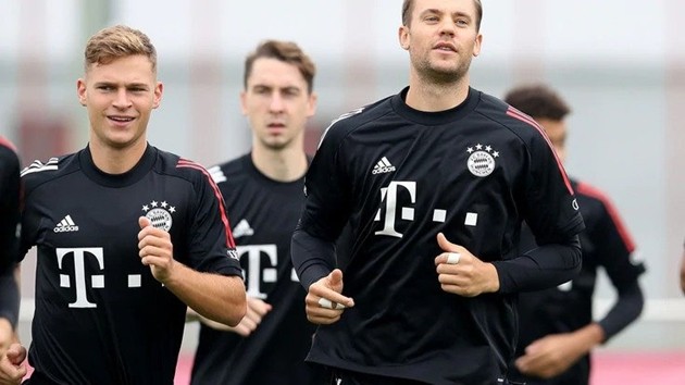 Bayern Munich tập luyện, nhà vô địch World Cup khoe mái tóc cực lạ - Bóng Đá