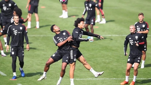 Bayern Munich tập luyện, nhà vô địch World Cup khoe mái tóc cực lạ - Bóng Đá