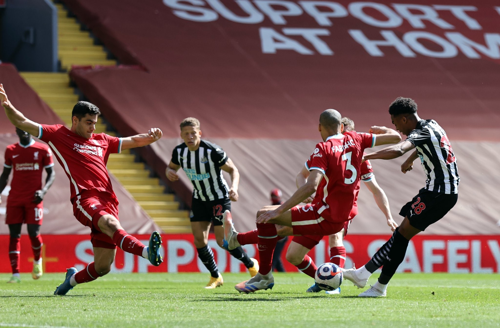 10 thống kê Liverpool 1-1 Newcastle:  - Bóng Đá