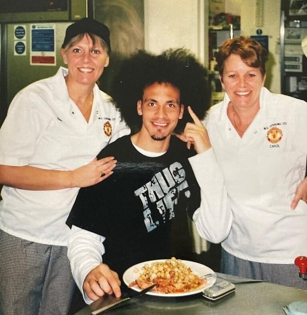 Manchester United defender Rio Ferdinand reveals the one person at the club who was allowed to make fun of legendary manager Sir Alex  - Bóng Đá