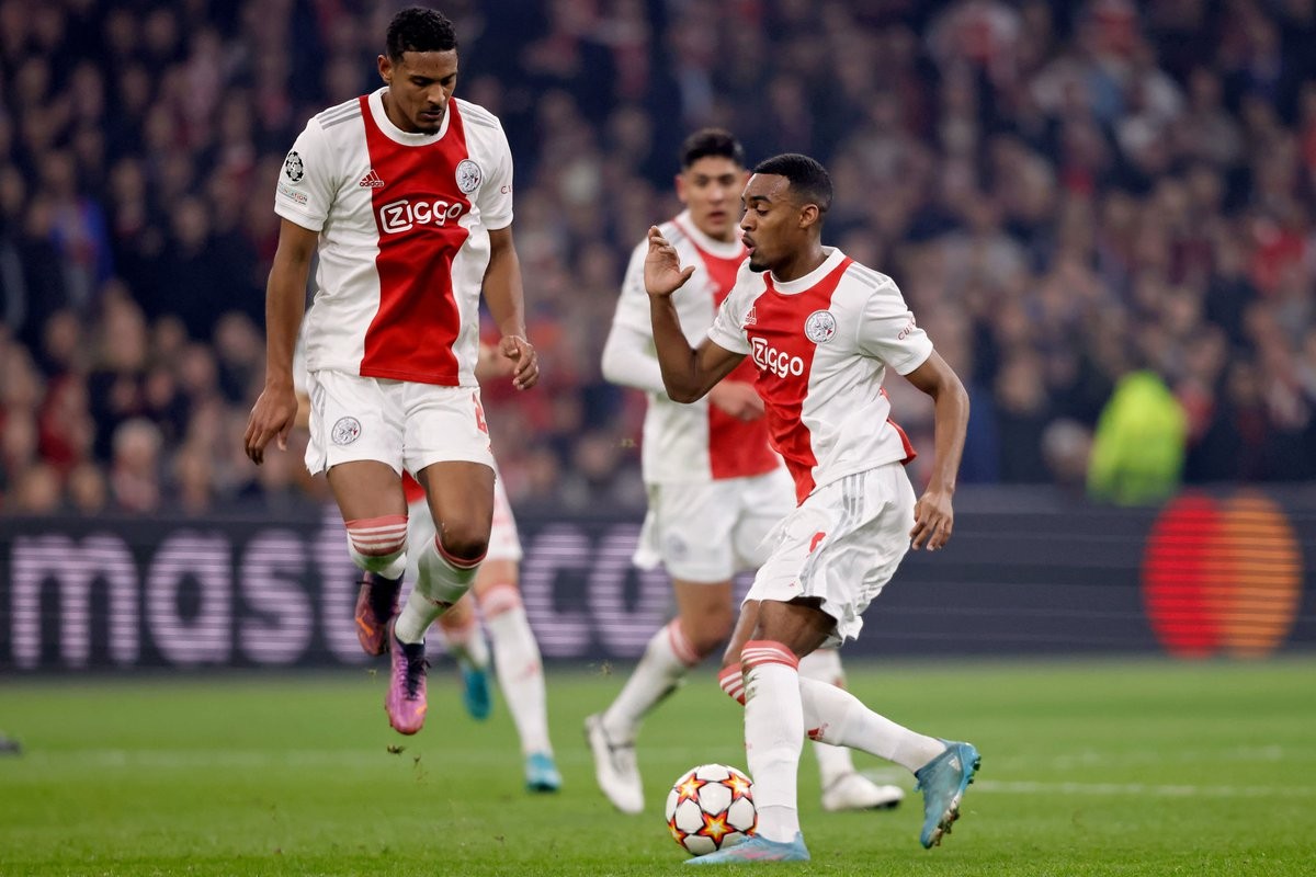 Benfica vào tứ kết Champions League - Bóng Đá