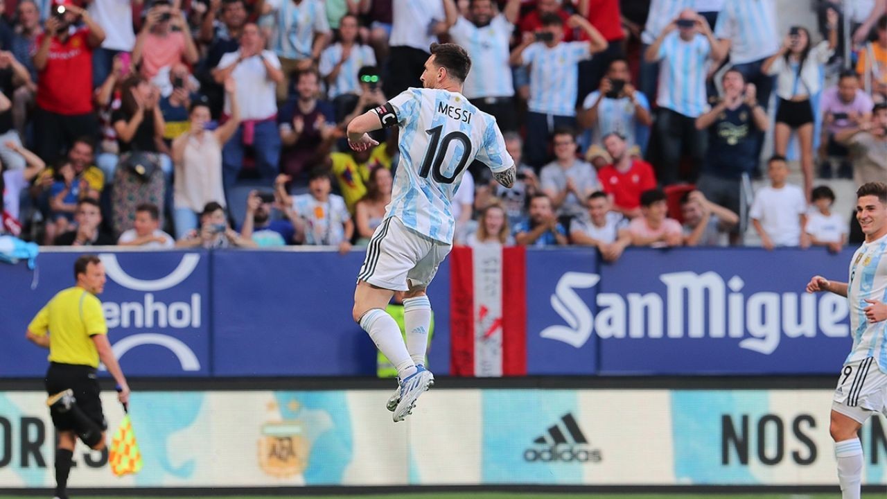Messi ghi 5 bàn, Ronaldo lập cú đúp nhưng hỏng ăn ở khoảng cách 5m - Bóng Đá