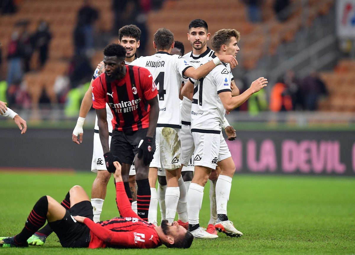 Milan thua ngược Spezia ở phút 90+5 - Bóng Đá