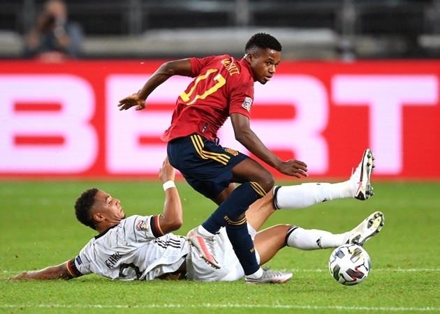 Ansu Fati is the youngest player to represent Spain at international level in 25 years.  - Bóng Đá