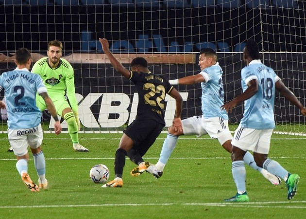 'Báu vật' Fati lên tiếng, Barca thắng nhẹ Celta trong thế 10 đấu 11 - Bóng Đá