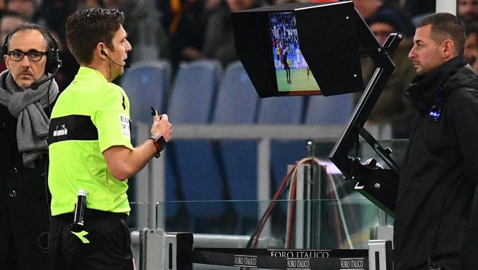 Các HLV Serie A thừa nhận 'không mê nổi' VAR - Bóng Đá