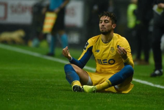 Manchester United remain in talks to sign Alex Telles - Bóng Đá