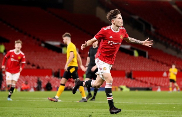 Bùng nổ ở OTF, báu vật M.U có vinh dự sát cánh bên Messi - Bóng Đá