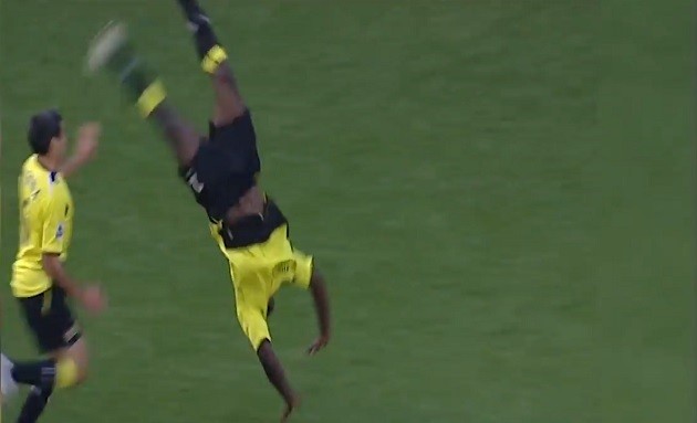 Jamie Carragher had Micah Richards doing cartwheels in CBS Sports studio - Bóng Đá