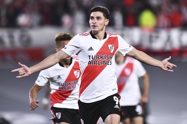 Fabrizio Romano: Manchester City set to sign Julian Alvarez amid strong links with Manchester United - Bóng Đá