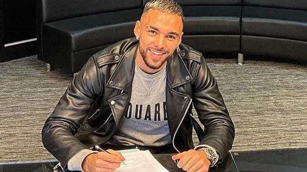 Newcastle United sign Saint-Maximin's bricklayer mate from Australia's fourth division - Bóng Đá