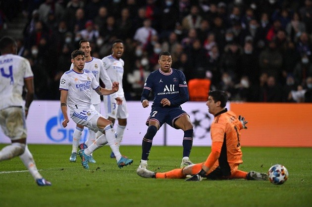 Messi trượt penalty cùng lúc Ronaldo lập siêu phẩm - Bóng Đá