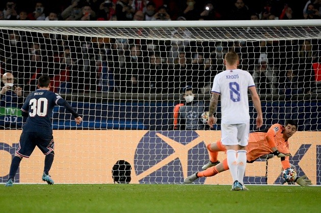 Messi trượt penalty cùng lúc Ronaldo lập siêu phẩm - Bóng Đá