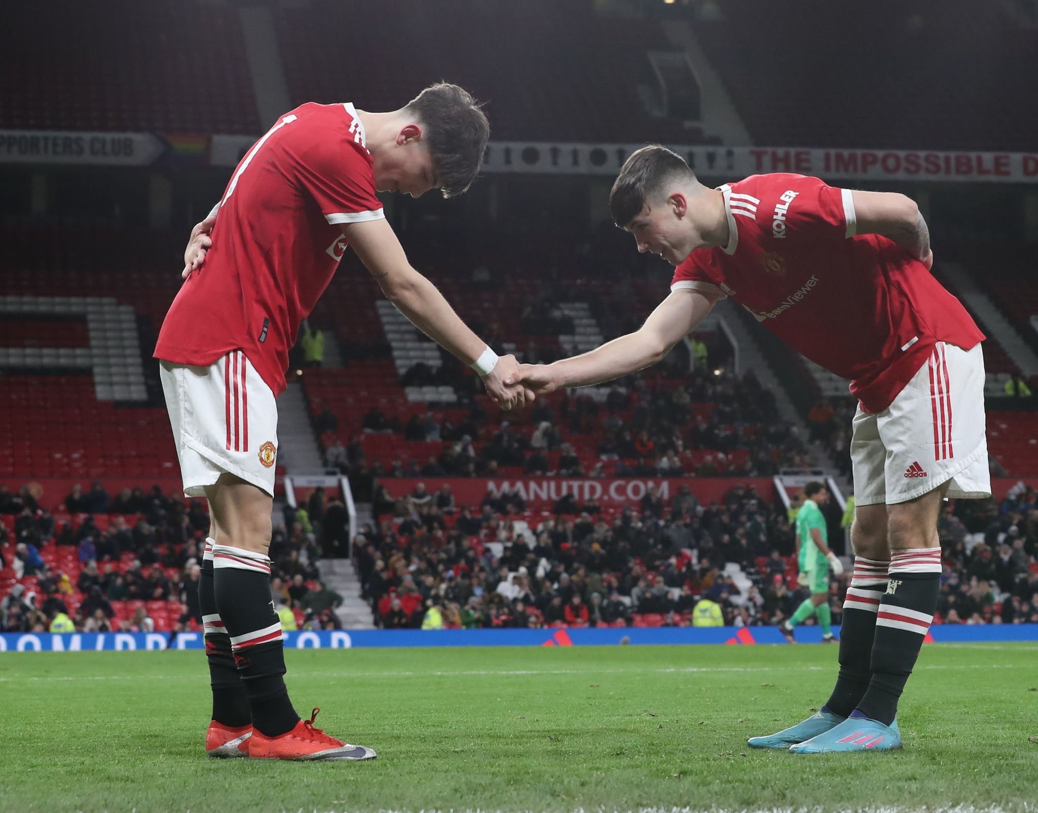 Quỷ đỏ sở hữu sát thủ 