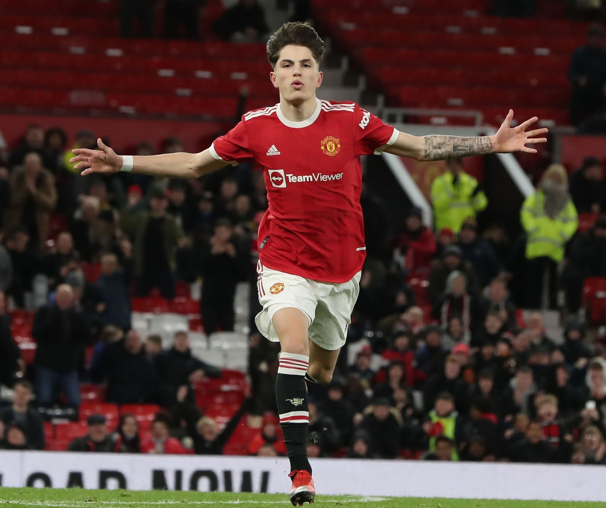 Quỷ đỏ sở hữu sát thủ 