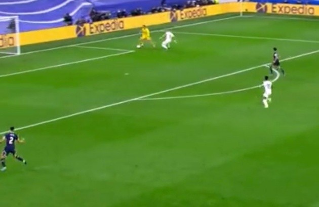 Donnarumma tự hủy, Messi vò đầu - Bóng Đá
