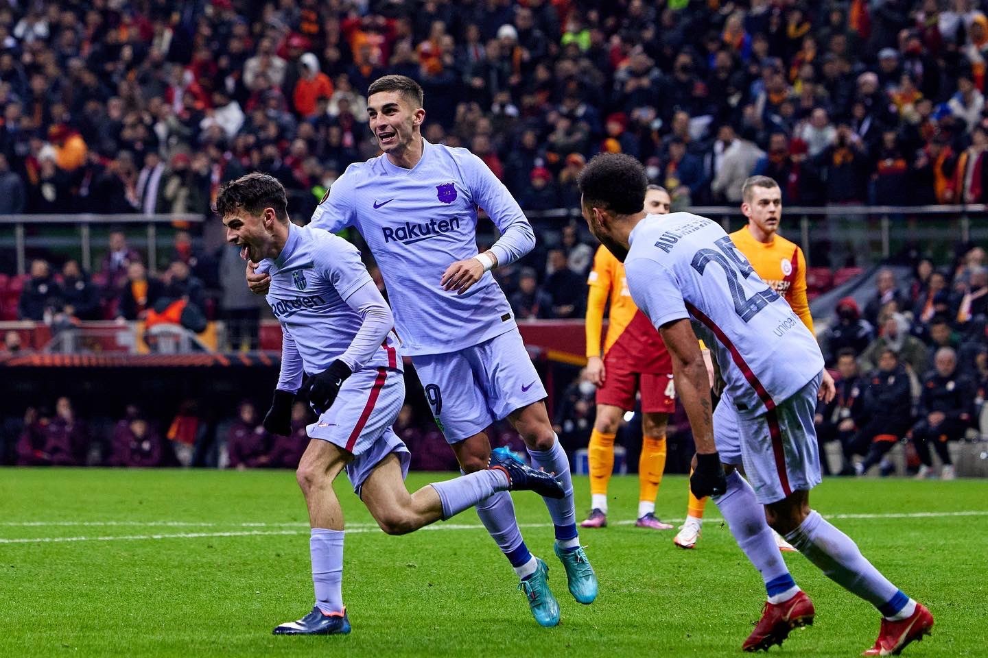 Pedri dùng IQ đỉnh cao, loại bỏ 2 cầu thủ ghi bàn đẳng cấp cho Barca - Bóng Đá