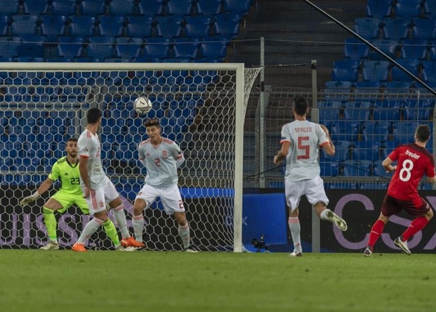 'Hoa nở muộn' La Liga vụt sáng, Tây Ban Nha thoát thua phút cuối - Bóng Đá