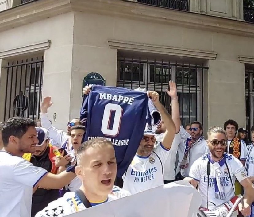 CĐV Real Madrid tấn công Mbappe - Bóng Đá