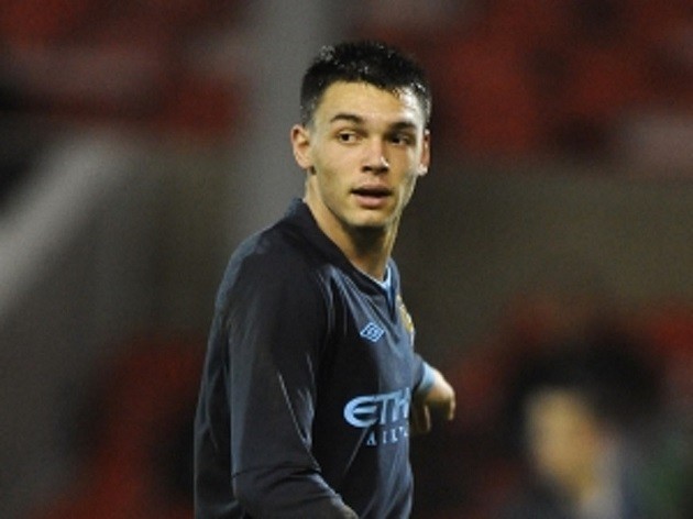 Điều gì đã xảy ra với 'wonderkid' rời M.C để đến M.U năm 2012? - Bóng Đá