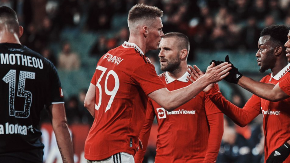 Người thắng kẻ thua sau trận Melbourne 1-4 Man Utd - Bóng Đá