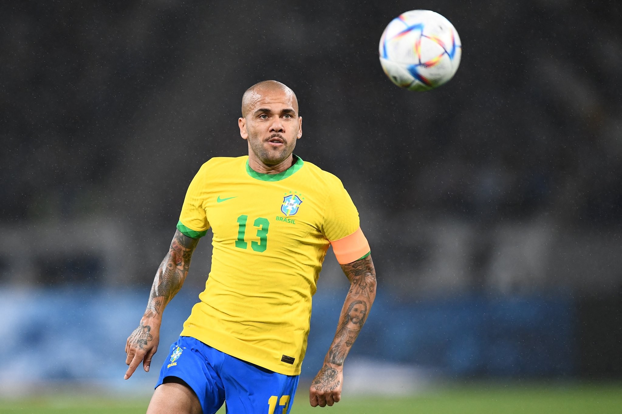 Dani Alves ra mắt bến đỗ mới - Bóng Đá