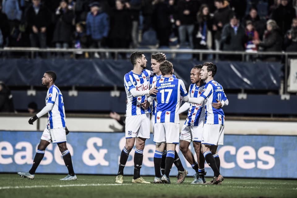 Đoàn Văn Hậu ngồi dự bị trong ngày SC Heerenveen bị cầm hoà trên sân nhà - Bóng Đá