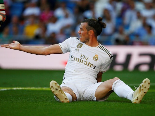 Mariano appeared to tease Gareth Bale with a golf swing after he messed up the rondo - Bóng Đá