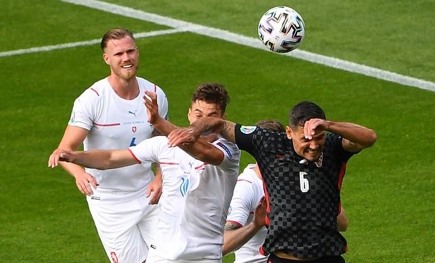 Người cũ Liverpool vung tay tại hại, Croatia  - Bóng Đá