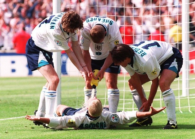 10 pha ăn mừng gây tranh cãi nhất thế giới: Suarez có mặt; Chính trị can thiệp - Bóng Đá