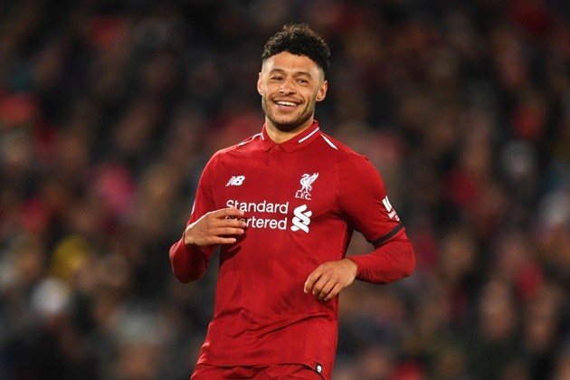 Liverpool transfer stance on West Ham target Alex Oxlade-Chamberlain - Bóng Đá