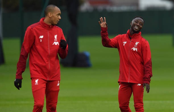 'Chọc giận' Van Dijk, Alisson nhận cái kết đắng trên sân tập - Bóng Đá