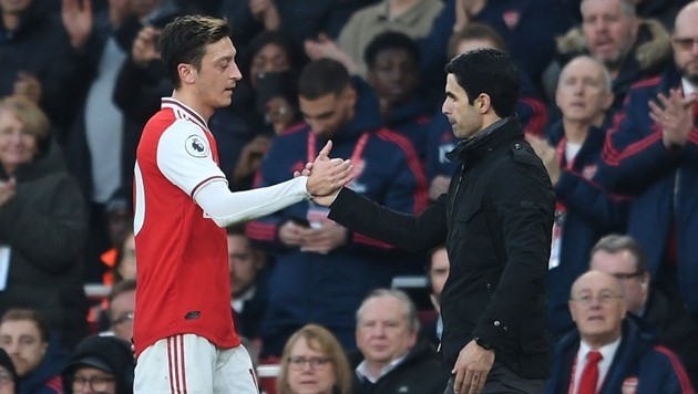 Nếu là Chủ tịch Arsenal, bạn sẽ làm gì với Mesut Ozil? - Bóng Đá
