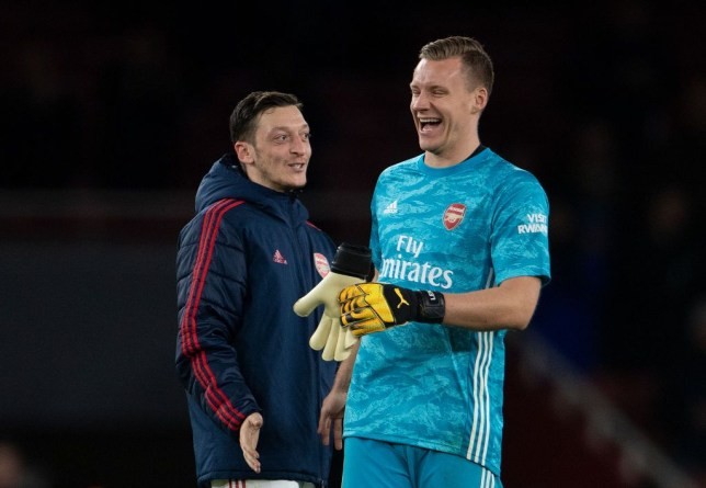 Bernd Leno reveals how Mesut Ozil has responded to Mikel Arteta snub - Bóng Đá