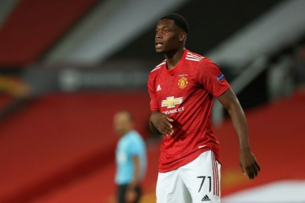 Manchester United: Fans urge Ole Gunnar Solskjær make surprise Teden Mengi decision amid Harry Maguire struggles - Bóng Đá