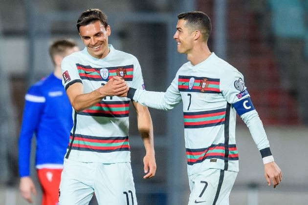 Quên đi Neves, Rice, đồng đội cũ của Fernandes là tiền vệ Man Utd nên theo đuổi - Bóng Đá