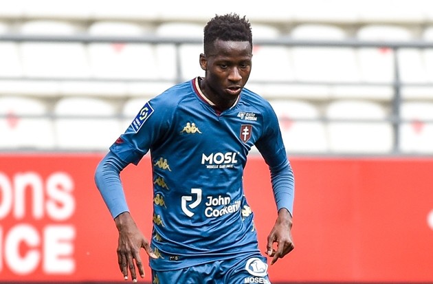 Everton săn Pape Sarr - Bóng Đá