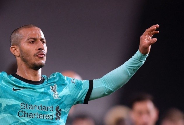 Fabinho responds to Thiago Alcantara over Liverpool position - Bóng Đá