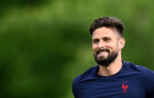 Olivier Giroud hints he could still leave Chelsea despite contract extension - Bóng Đá