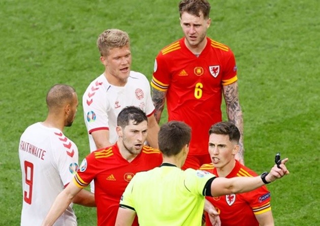 Tình huống vào bóng rợn người của sao Liverpool - Harry Wilson - Bóng Đá