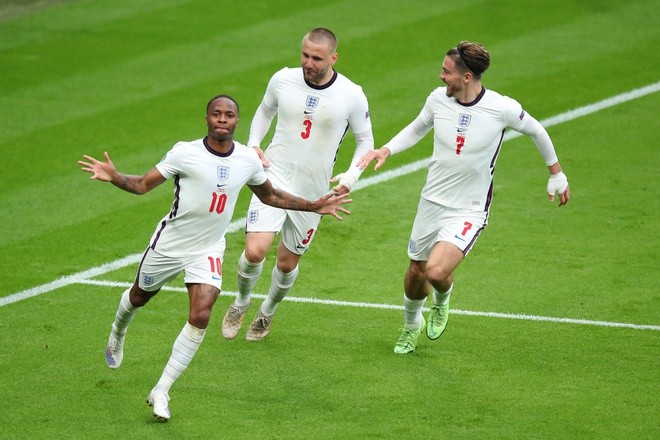 HLV Joachim Low chia tay EURO bằng hành động... ăn gỉ mũi - Bóng Đá
