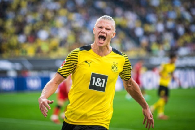Gary Neville names three Manchester United stars who will probably leave to make room for Erling Haaland - Bóng Đá